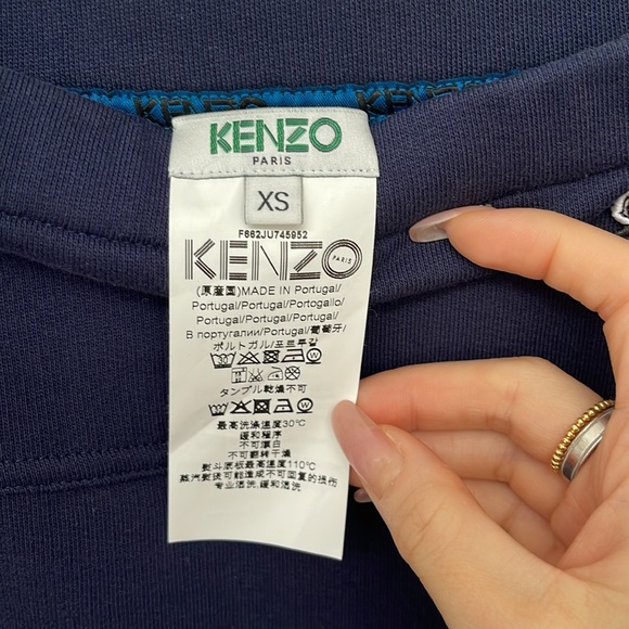 KENZO
Navy Tiger Crest Miniskirt
Size XS pleated skirt - Picture 4 of 8